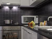 Adina Appartament Hotellets moderna kök med hög standard