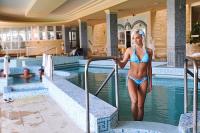 Fine settimana benessere a prezzi vantaggiosi all'Hotel Apollo a Hajduszoboszlo - piscina termale interiore