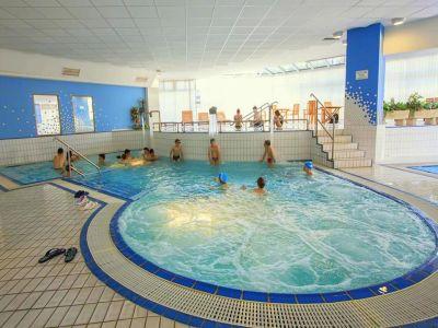 Aqua Hotel Kistelek - piscina d'esperienza a Kistelek - ✔️ Hotel Aqua Kistelek - pacchetti con mezza pensione e con biglietti d'entrata al bagno termale