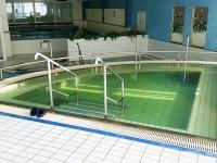 Aqua Hotel Kistelek - piscina termal en el baño termal de Kistelek
