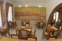 Hotell Arany Griff Papa i Ungern, 3-stjärnigt hotell med elegant restaurang