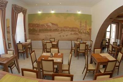 Hotel Arany Griff at discount prices, the hotel's restaurant in Papa - ✔️ Hotel Arany Griff Papa - 3-star hotel with discount prices near the Castle Baths