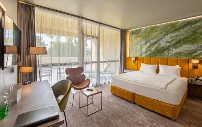 Hotel Azur Hotel de lux la Rezervarea online la Lacul Balaton - ✔️ Azúr Prémium Hotel***** Siófok - wellness hotel în Siofok, Balaton