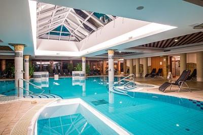 Cegled, Hungary Hotel Aquarell - плавательный бассейн в новом 4-звездном велнес- и лечебном отеле Aquarell Best Western  Cegled, Hungary - акционные цены высококачественные услуги - ✔️ Hotel Aquarell**** Cegléd - Акварелл Велнес-отель в г. Цеглед