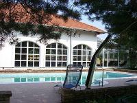 4* Castle Hotel en Inarcson - piscina al aire libre en Bodrogi Kuria