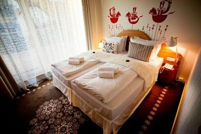 Design hotelkamer in Hongaarse stijl met halfpension voor actieprijzen in het Balatonhoogland - Hotel Bonvino in Badacsony - ✔️ Hotel Bonvino**** Badacsony - Wellness Hotel Bonvino met halfpension voor actieprijzen in Badacsony, Hongarije