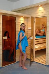 Family bungalows at Cserkeszolo with access to the sauna and to the wellness opportunities  - ✔️ Bungalow Aqua**** Cserkeszolo - Wellness Bungalow Aqua Spa in Cserkeszolo at affordable price for families