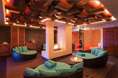 Una habitación elegante en el Demjen Cascade Spa Resort y Hotel Bienestar en Bukk - ✔️ Cascade Resort Spa Hotel Demjen**** - el hotel termal y bienestar a precios asequibles en Demjen