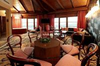 Lobby met prachtig panorama-uitzicht over de bossen in het Bükkgebergte - Hotel Cascade Demjen
