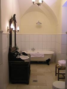 Fürdőszoba a 4 csillagos hédervári kastélyszállodában - Héderváry Kastélyszálló - Kastélyhotel Héderváron