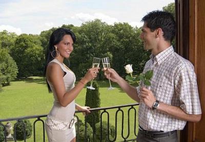 Trädgård och romantisk stämning väntar på gästerna för billigt pris i Hedervar - Slottshotell Hedervary - hotellet med renässans stil i Ungern - Hedervar