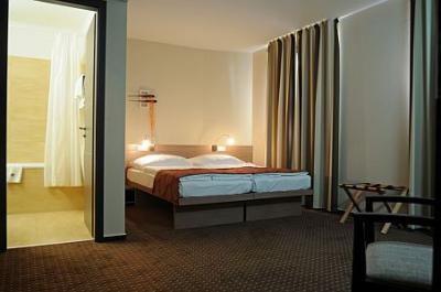 CE Plaza Hôtel - chambre à deux lits libre au lac Balaton en Hongrie - ✔️ Ce Plaza Siófok lac Balaton**** - hôtel de bien-etre CE Plaza 