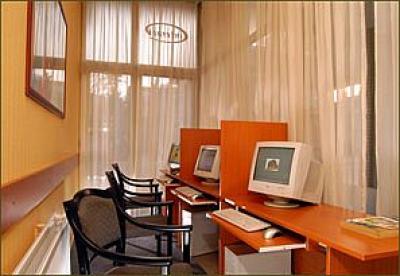 Business center with online internet-access. Charles Apartment Hotel - Budapest - Charles Apartment Hotel Budapest - at foot of Gellert hill