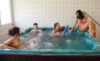 Kąpiel perełkowa w jacuzzi - Hotel Corvus Buk spa i welness w Bukfurdo