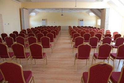 Sala de conferencias en Cserkeszolo hasta 220 personas - ✔️ Aqua Spa Hotel**** Cserkeszőlő - Hotel en Cserkeszolo con una propia piscina de bienestar
