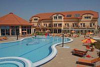 Buitenzwembad van Aqua-Spa Hotel Cserkeszolo 4*