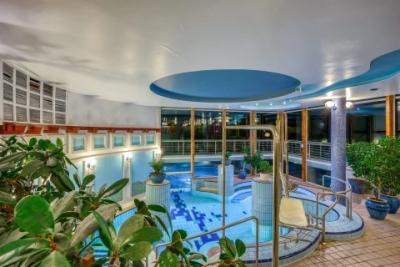 Terme di Heviz - piscina al Thermal Hotel Aqua - spa - acqua curativa di Heviz - ✔️ ENSANA Hotel termale Aqua**** Heviz - Danubius Health Spa Resort Hotel Aqua Heviz