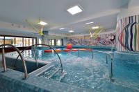 Kryty basen w Hotelu Wellness Buk w Bukfurdo