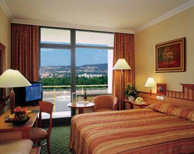 Mooie tweepersoonskamers met een prachtig panorama in het 4-sterren hotel Danubius Health Spa Resort Helia  - ✔️ Hotel Helia**** Budapest - Thermaal en conferentiehotel Boedapest