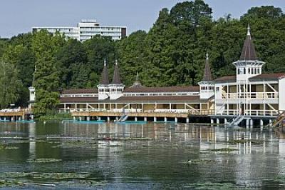Hotel Danubius Health Spa Resort Heviz pe malul lacului termal din Heviz - Ungaria - ✔️ ENSANA Thermal Hotel**** Hévíz - termal hotel în Heviz