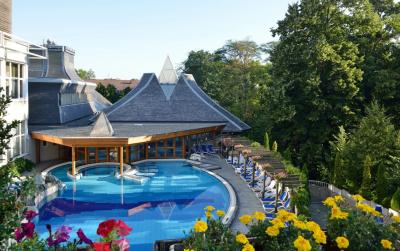Schwimmbad mit Thermalwasser im Danubius Spa Hotel Heviz - ✔️ ENSANA Thermal Hotel**** Hévíz - Sonderangebote in Thermenhotel Heviz,Spa in Heviz 