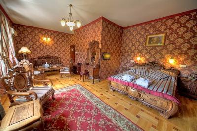 Elegante suite in het kasteelhotel Fried - romantisch weekend tegen actieprijzen - ✔️ Fried Kasteelhotel Simontornya - kasteelhotel en restaurant in een prachtig Frans park in Simontornya, Hongarije