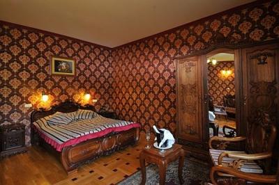 Slotthotel Fried - eleganta rum och suite med dubbelsäng  i Simontornya - ✔️ Fried Slotthotell Simontornya - elegant 3stjärnigt slotthotell på lågt pris i Szilvasvarad
