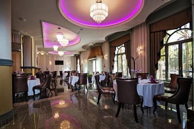 Restaurante Mako bello entorno del Glorioso Grand Hotel - ✔️ Grand Hotel Glorius**** Makó - Glorius Hotel con paquetes baratos 