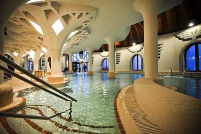 Ванна Hagymatikum в Мако, одна из самых красивых ванн в Венгрии - ✔️ Grand Hotel Glorius**** Makó - Отель Grand Hotel Glorius Mako по пакетам акций