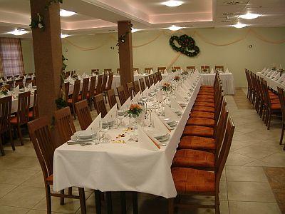 Restaurant în hotelul Granada din Kecskemet - hotel ieftin de 3 stele în Ungariaâ - ✔️ Granada Wellness Hotel Kecskemet**** - hotel de wellness în Kecskemet