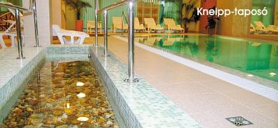 Kneipp Becken im Hotel Granada - Wellness-Angebote in Kecskemet - ✔️ Granada Wellness Hotel Kecskemet**** - Billige Sport- und Wellnesshotel in Kecskemet