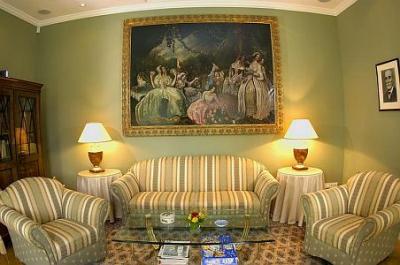 Grof Degenfeld Castle Hotel Tarcal - billg slotthotell i Ungern - ✔️ Grof Degenfeld Kastelyszallo**** - slottshotell intill Grof Degenfeld vinkällaren i Tarcal