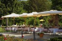 Terraza del Hotel Castillo Conde Degenfeld en Tarcal, región del vino Tokaj