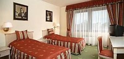 Chambre double - Hôtel Kalvaria Gyor, 4 étoiles Hongrie  - ✔️ Hotel Kálvária**** Győr - la réservation avec prix favorables á l'hôtel á Gyor en Hongrie