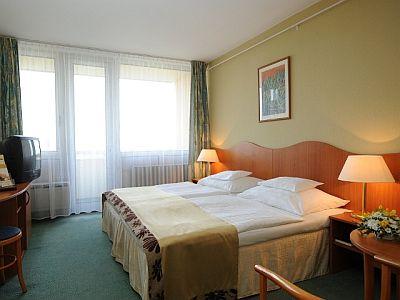 Chambre à deux lits dans l'Hôtel Helios renouvelé à Héviz - Hunguest Hotel Helios*** Heviz - Hôtel de bien-être et de spa trois étoiles, à Héviz