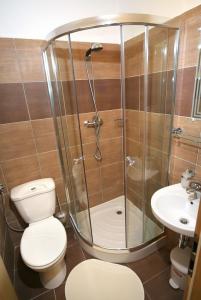 Bagno privato con doccia all'hotel tre stelle Agoston a Pecs - ✔️ Hotel Ágoston*** Pécs - albergo nel cuore di Pécs