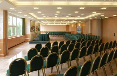 Arrangemang- och konferensrum är ideale till affärskonferenser på Hotel Danubius Arena i Budapest - ✔️ Hotel Arena**** Budapest - wellnesshelgaktion nära Vasarvaros och Stadionok