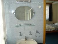 Hotellets badrum - badrum på City Hotell i Szeged