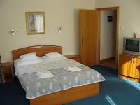Dwuosobowa sypialnia w Hotelu City w centrum miasta Szeged