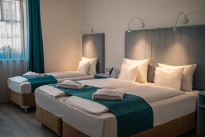 Cazare în Hotel Civitas Sopron - cameră cu trei paturi, diferite promoţii în timpul festivalului VOLT - ✔️ Hotel Civi tas Sopron**** - Hotel cu promoţii în inima oraşului Sopron