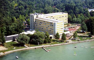 Hotel Club Tihany - hotel de cuatro estrellas Tihany - ✔️ Hotel Club Tihany**** - Hotel poco costoso en la orilla del lago Balaton