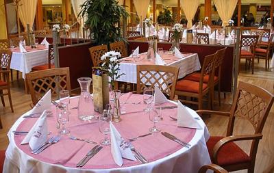 Hotel Club Tihany - ristorante - pernottamenti in mezza pensione a Tihany Ungheria - Hotel Club Tihany  - ✔️ Hotel Club Tihany**** - sulle sponde del Lago Balaton a Tihany