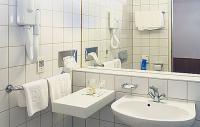 ✔️ Fürdőszoba a Club Tihany szállodában - wellness hotel közvetlenül a Balaton partján