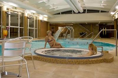 Drava Wellness and Spa Hotelのロマンチックなウェルネス週末 - ✔️ Dráva Hotel**** Thermal Resort Harkány - 温泉で有名なハルカ－ニのドラ－ヴァホテル 