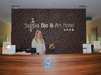 Hotel Art en Zsambek - el más nuevo hotel de 4 estrellas en la cuenca Zsambek - recepción - ✔️ Szépia Bio Art Wellness Hotel**** Zsámbék - habitación con servicios de wellnes a precio favorable