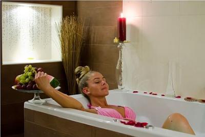 Wellness Hotel Gyula - ароматическая ванная при отделении спа отеля - ✔️ Wellness Hotel Gyula**** - доступные цены на проживание в курортной гостинице города Дьюла