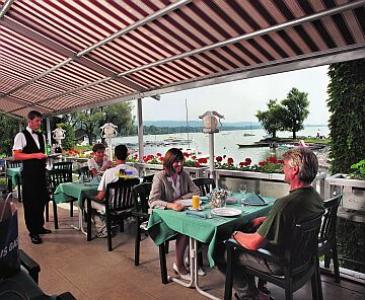 Helikon Hôtel Keszthely au lac Balaton en Hongrie - le réstaurant avec le paysage au lac Balaton - ✔️ Hotel Helikon**** Keszthely - Hôtel spécial au lac Balaton