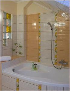 Isabell hotel fürdőszobája Győrben - szép győri szálloda közel a belvároshoz - Hotel Isabell Győr - 4 csillagos szálloda Győr belvárosában