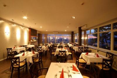 Vasarely restaurant - matsal på Hotell Kikelet i Pecs - ✔️ Hotell Kikelet Pecs**** - wellness hotell i Pecs