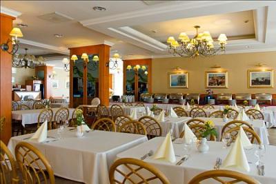 Hotel Marina-Port 4* eccellente ristorante a Balatonkenese - ✔️ Hotel Marina Port**** Balatonkenese - centro benessere sulle rive del Balaton